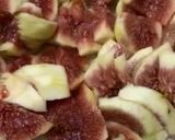 A picture of step 1 of Fresh figs smoothie.