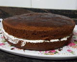 Foto del paso 5 de la receta: Bizcocho de chocolate con crema de queso y nata