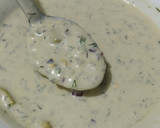 Foto del paso 3 de la receta: Salsa "tártara" a mi manera🌿🧅🥑🥯🥙🥪🥚