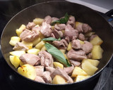 Foto del paso 3 de la receta: Pavo estofado con patatas