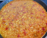 Foto del paso 7 de la receta: Arroz con pollo, salchichas y verdura