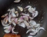รูปขั้นตอนการทำที่ 2 ของ กุ้งผัดพริกไทยดำ