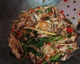 Foto langkah ke 3 dari resep Pindang tongkol suir daun kemangi.