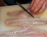 Foto del paso 3 de la receta: Bocadillo de pescado, pimientos y berenjena frita