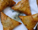 A picture of step 5 of Leftover Roti Samosa.