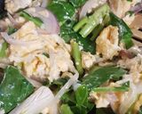 A picture of step 3 of Stir-Fry Maggi Instant Noodles Curry Flavour.