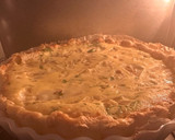 Foto del paso 3 de la receta: Quiche de bacalao con cebolla confitada y piñones