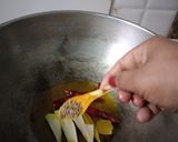 প্রেসার কুকার চিকেন(Pressure cooker chicken recipe in Bengali) রেসিপি ধাপ - 2 ছবি