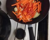 Foto del paso 4 de la receta: Tofu con zanahoria y zuchini al wok