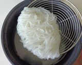 รูปขั้นตอนการทำที่ 4 ของ ก๋วยเตี๋ยวแห้งคลุก ซอสทำเองง่ายๆ