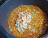 Foto del paso 4 de la receta: Sopa de Tomate con Gambitas y Chirlas