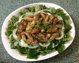 Hình bước làm 2 của món Cá mồi trộn rau càng cua