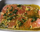 Foto del paso 1 de la receta: Salmón fresco macerado al horno con curry de Madras