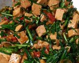 Foto langkah ke 3 dari resep Tumis Kucai Tahu Tomat (Tumis KTT).