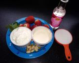 A picture of step 1 of Strawberry lassi.