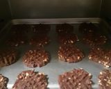 Foto langkah ke 6 dari resep Cookies Coklat Kacang.
