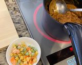 Hình bước làm 2 của món Làm gì với cà ri còn sót lại: "Cơm gratin" của người Nhật ("rice gratin with curry")