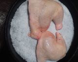 Foto del paso 2 de la receta: Pollo a la sal