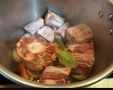 Foto del paso 2 de la receta: Rabo de añojo acompañado de boniato frito