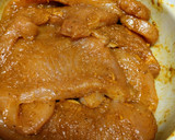 Foto del paso 2 de la receta: Filetes de pavo en adobo de miel y jengibre