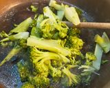 Foto del passaggio 2 della ricetta Penne Broccoli e Gamberi