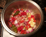 Foto del paso 4 de la receta: Patatas con ajos y pescado con pimientos picantes