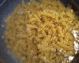 Foto del paso 1 de la receta: Pasta tornillo con atún y verduras en frío