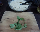 Foto del paso 1 de la receta: Hot cakes navideños con albahaca y amaranto, acompañados de tocino, miel y mermelada de chile correa