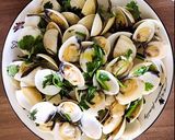 Hình bước làm 1 của món Ngao xào bơ tỏi + canh chua thịt băm