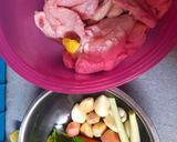 Foto langkah ke 1 dari resep Ayam Goreng Kremes.