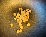 蝦仁雞蛋煎的食譜步驟2照片