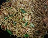 Foto langkah ke 5 dari resep Mie goreng Indonesia.