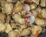 Foto langkah ke 5 dari resep Tahu Sutera tumis Sambal Matah.