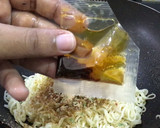 இரண்டே நிமிடத்தில் காரசாரமான மேகி...! (Spicy Maggi Just in 2 Minutes recipe in tamil) ரெசிபி ஸ்டேப் 3 புகைப்படம்