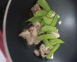 รูปขั้นตอนการทำที่ 2 ของ ผัดผักรวมหมูสับ เมนูเคลียร์ตู้เย็น