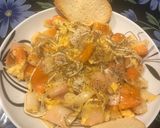 Foto del paso 8 de la receta Revuelto de gulas y bocas de mar (surimi)