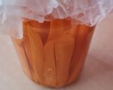 Foto del paso 6 de la receta: Fermentado de zanahorias 🥕 Conserva saludable de palitos de zanahoria, llena de probióticos 🦠 🦠