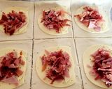 Foto del paso 2 de la receta Cañas de hojaldre de jamón serrano, jamón york, quesos y sobrasada