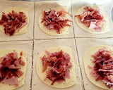 Foto del paso 2 de la receta: Cañas de hojaldre de jamón serrano, jamón york, quesos y sobrasada