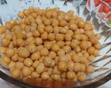 A picture of step 1 of Chat patti channa chaat.