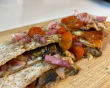 Foto del paso 3 de la receta: Wrap de champiñones, bacon, cherrys y queso 🌯