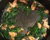 صورة لخطوة 5 من وصفة سالمون مشوي بالكريمة و السبانخ - Roasted Salmon with Cream and Spinach 🌟
