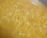 A picture of step 5 of Maggi chatt patta soup.
