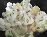 صورة لخطوة 2 من وصفة قرنبيط بطحينه بالخلطه الخاصه مع بطاطا 😋😋😋👍