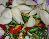 Foto langkah ke 4 dari resep Oseng Kikil tauco.