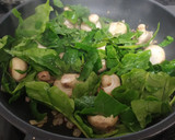 Foto del paso 1 de la receta: Champiñones con espinacas