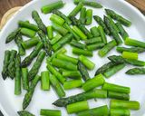 Krémes tepsis spárga mézes-mustáros csirkével és parmezsánnal recept fázis 4 fotója