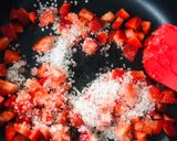 સ્ટ્રોબેરી ડેસર્ટ(Strawberry Dessert Recipe in Gujarati) રેસીપી સ્ટેપ1ફોટો