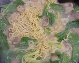 Foto langkah ke 2 dari resep Mie jamur.