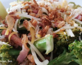 Foto del paso 5 de la receta: Wok de brócoli con bacon, queso y cebolla crunch